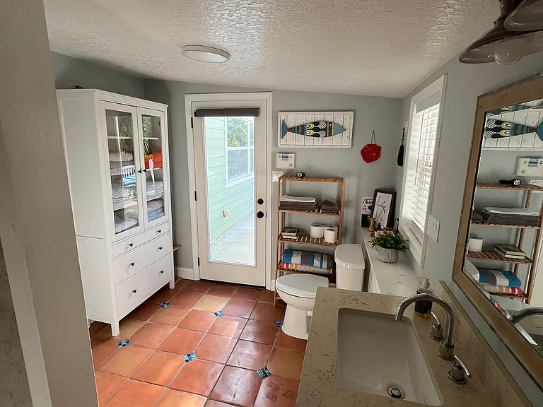 240 Georgia Ave — Photo 9