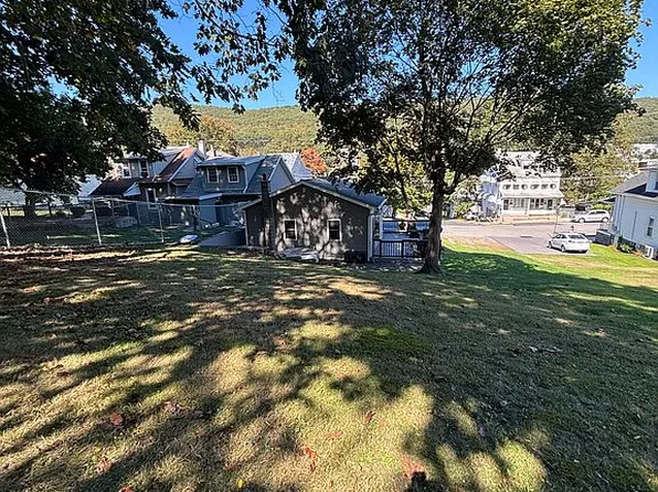 1700 W Pine St, Coal Township, PA 17866