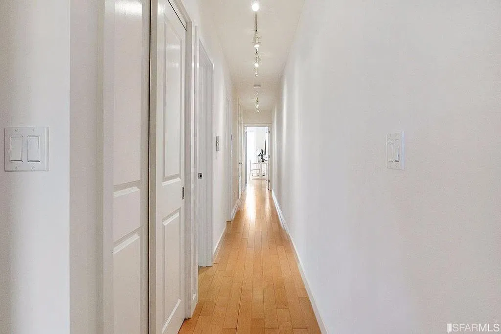 185 Russ St — Photo 2