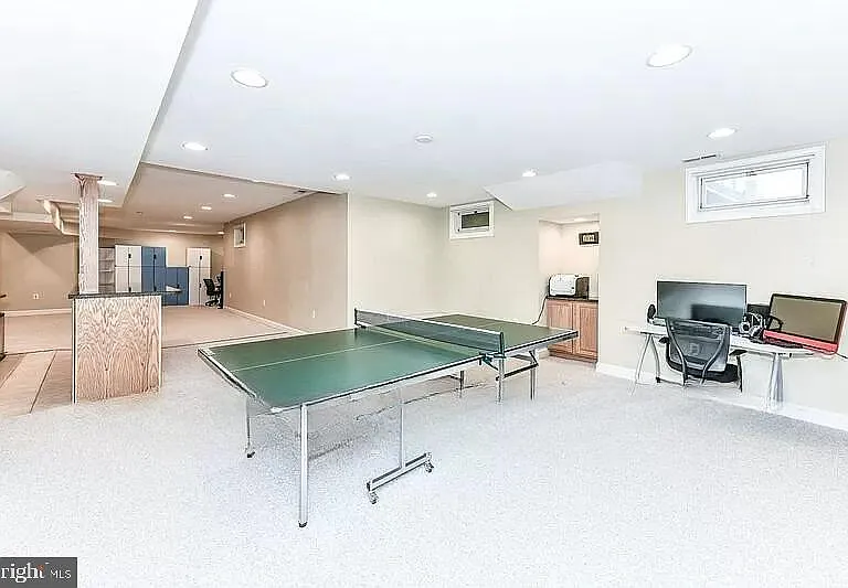 1088 Safa St — Photo 40