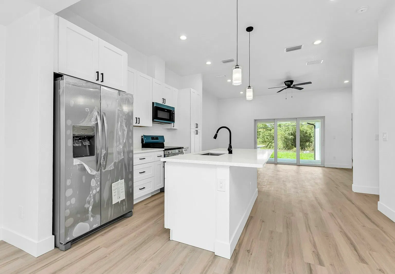 27091 Washington st — Photo 1
