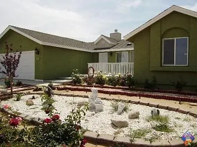 9124 Mendiburu Rd photo 1