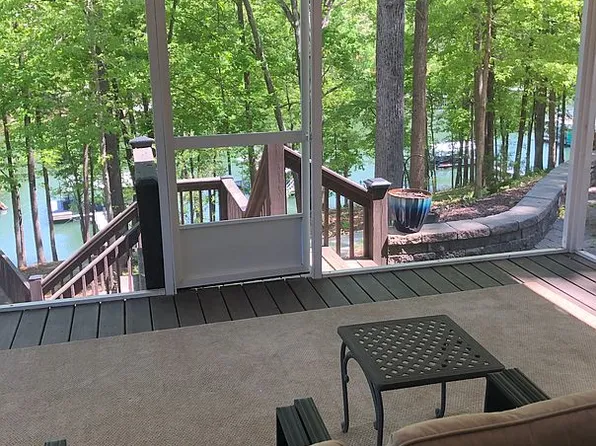 304 Brooks Dr, Townville, SC 29689