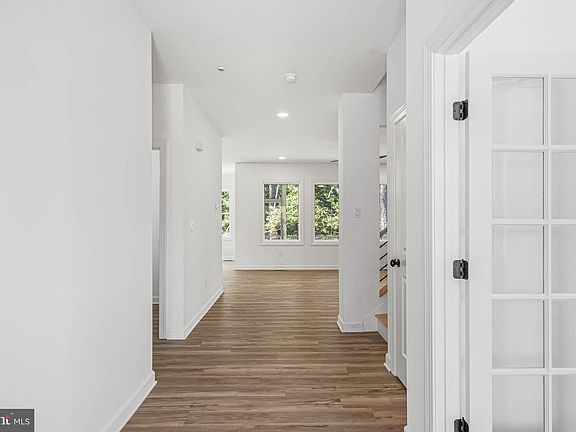 5th image of 302 Atlantic St