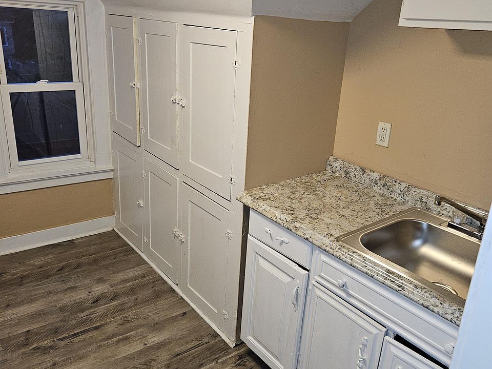 1st image of 228-230 Palmer Ave #3