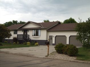 707 Jay St, Bottineau, ND 58318