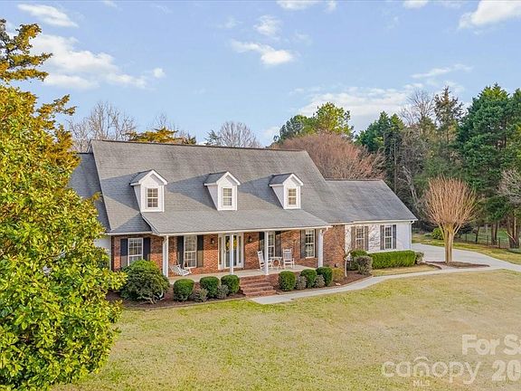 3rd image of 16601 Jefferson Pl