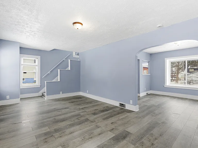 669 Winans Ave — Photo 3