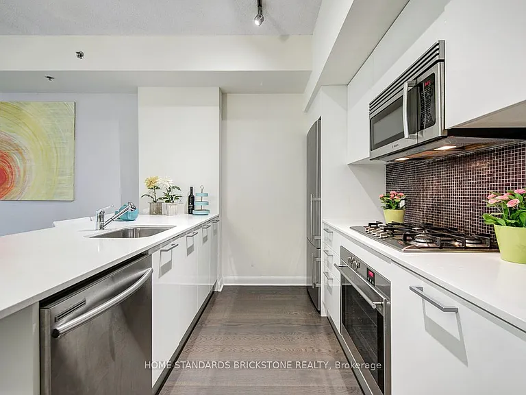 375 King St W #506 — Photo 11