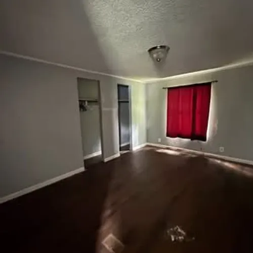 124 Hickory Ln — Photo 2
