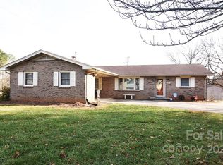 2230 24th St NE, Hickory, NC 28601