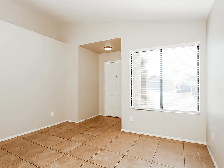 8614 W Mariposa Dr — Photo 4