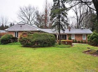 128 Burrs Ln, Dix Hills, NY 11746