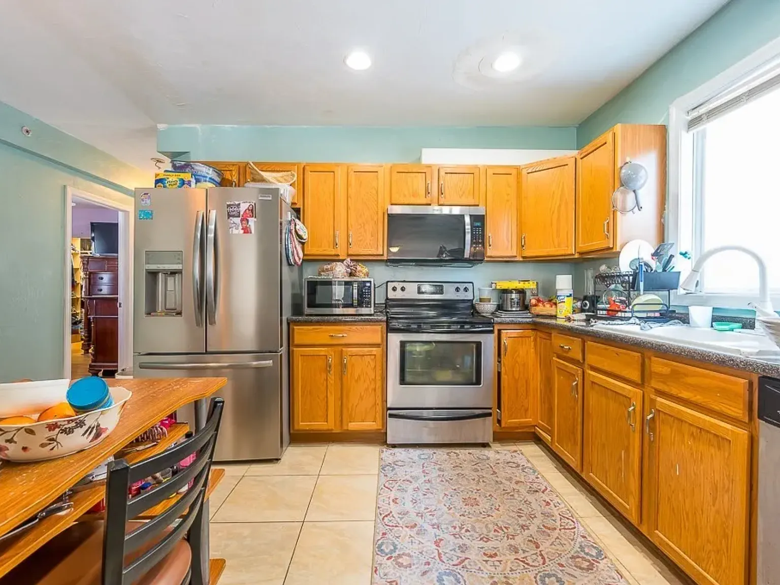 3 bed, 1.0 bath, 1400 sqft, $2,700 — Photo 3