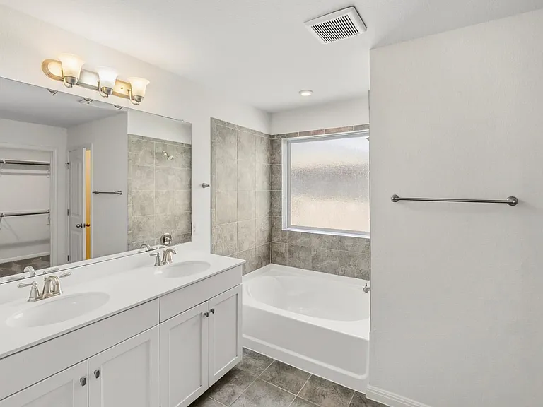 2937 Barbed Wire St — Photo 22