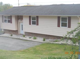 104 Cardinal St, Richlands, VA 24641