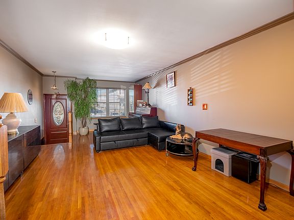 4th image of 126 Winham Ave