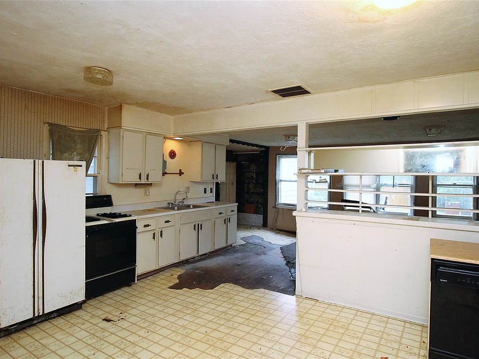 2nd image of 21 S Colonial Park Dr