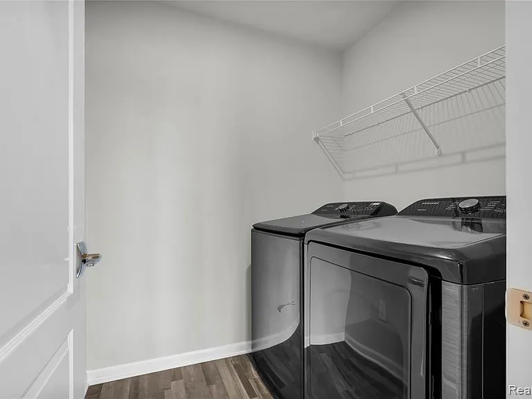 313 Strawberry Dr — Photo 26