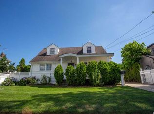 1106 Braxton St, Uniondale, NY 11553