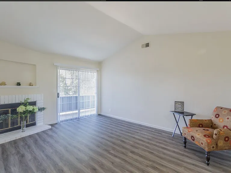 Cirby Oaks Apartment Homes — Photo 9