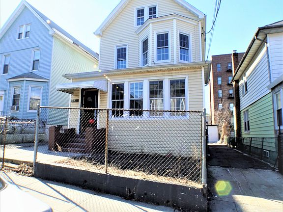 2nd image of 640 E 229th St