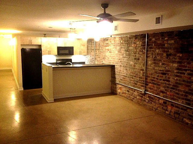 1st image of 133 N Sycamore St APT 01