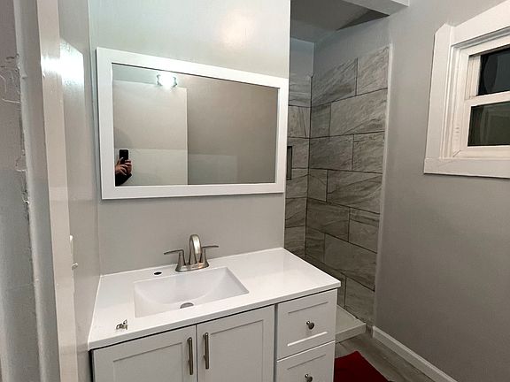 4th image of 608 N 6th Ave #1