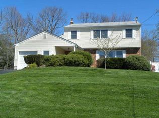 713 Mockingbird Ln, Audubon, PA 19403