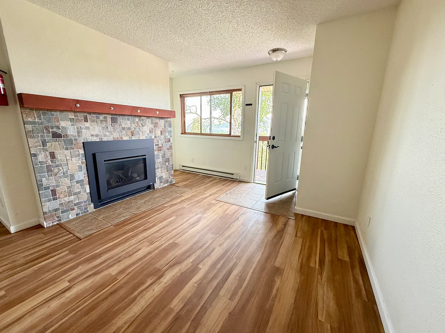 3 bed, 1120 sqft, $3,500 — Photo 3