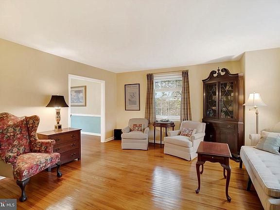 3rd image of 15 Flintlock Ln
