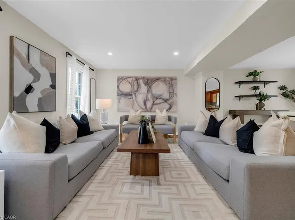 26 Peachtree Cres, Cambridge, ON N1S 4W5