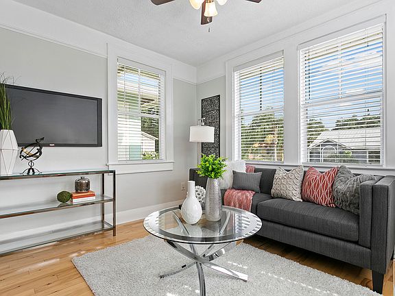 5th image of 2803 W Estrella St APT 4