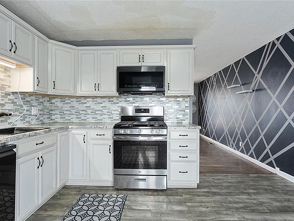 3rd image of 804 N Wigwam Trl