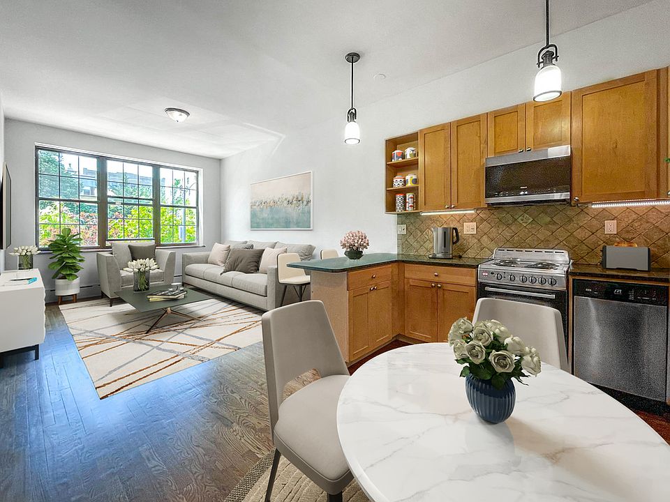 1st image of 647 E 9th St APT 1