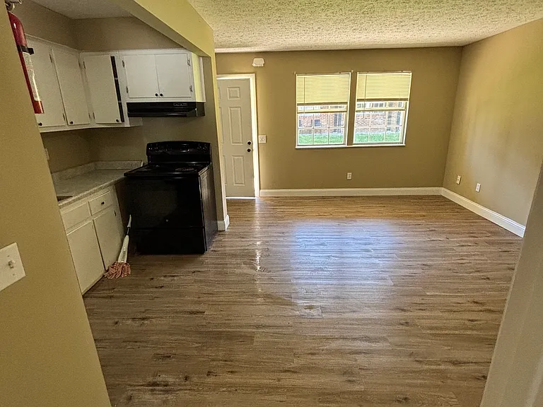 204 N Warren St — Photo 17