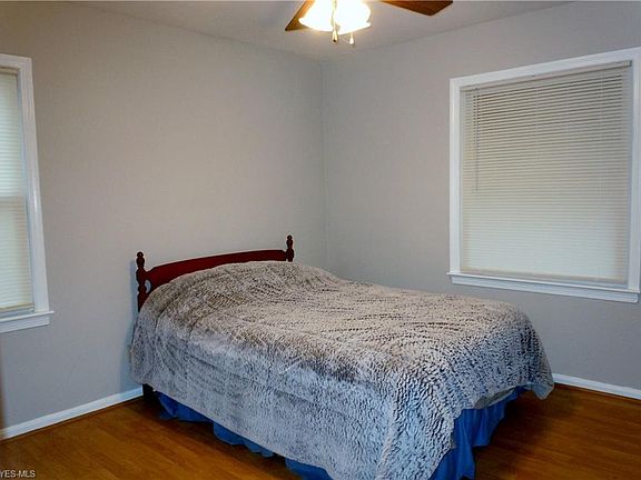 5th image of 411 E 274th St