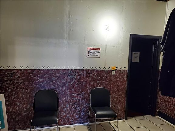 5th image of 140 Court St