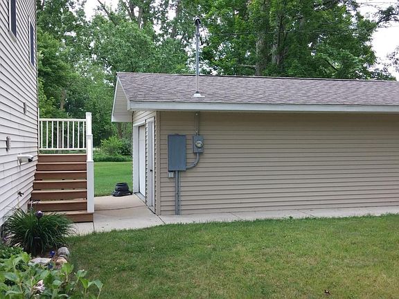 3rd image of 223 Woodlawn Dr