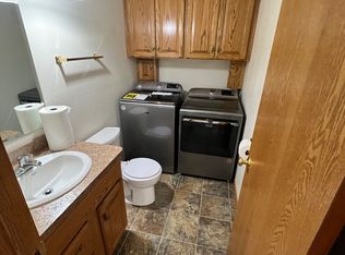 615 29th St W, Dickinson, ND 58601