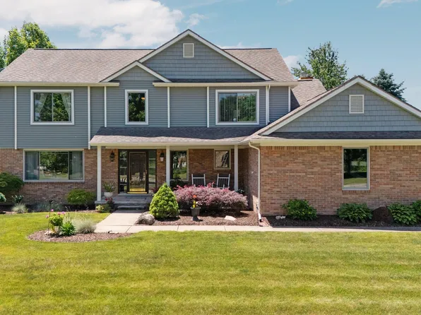 7662 Hidden Ponds Blvd, Brighton, MI 48114