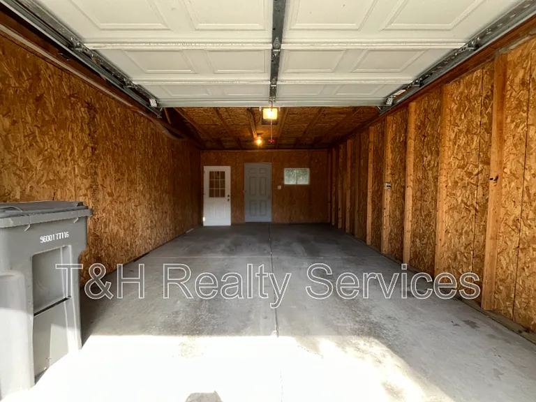 1531 Sturm Ave — Photo 25
