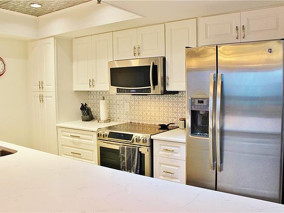 4th image of 19727 Gulf Blvd Unit 208