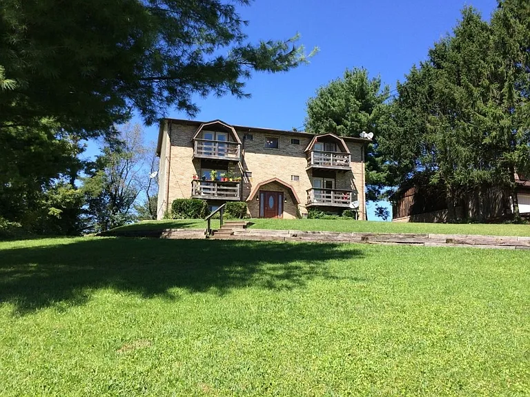 180 Manor Dr — Photo 1