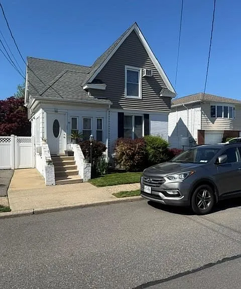 38 Grant Ave — Photo 2