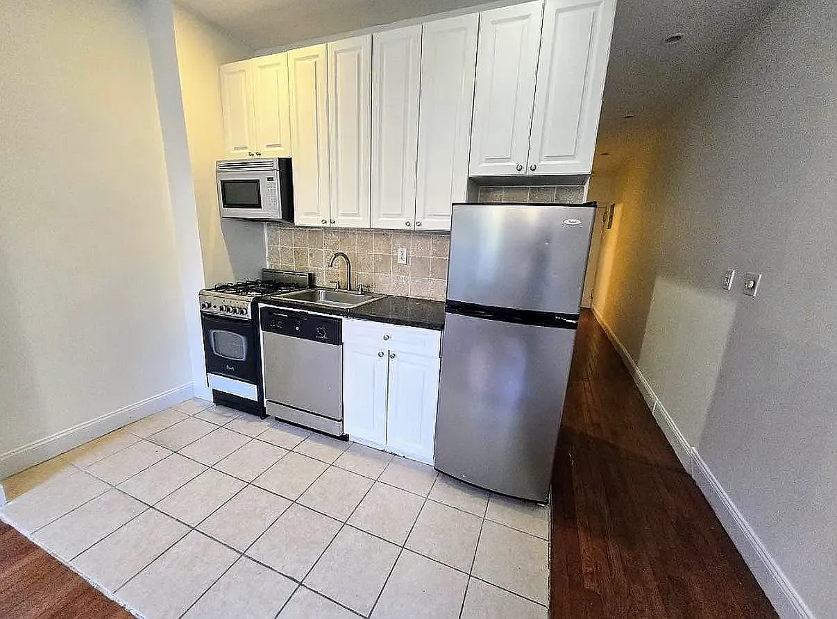 447 East 78th Street — Photo 3
