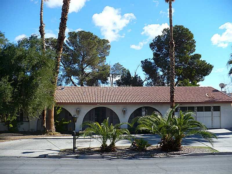 1st image of 413 S Tonopah Dr