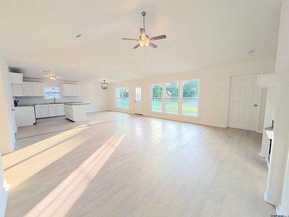 4th image of 26559 Parkwood Dr