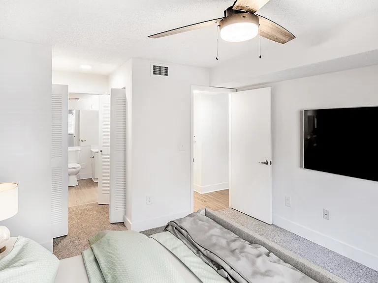 Coconut Palm Club Apartments — Photo 41