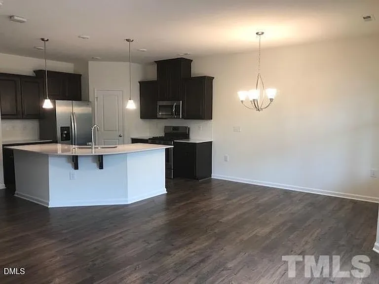 6039 Beale Loop — Photo 4